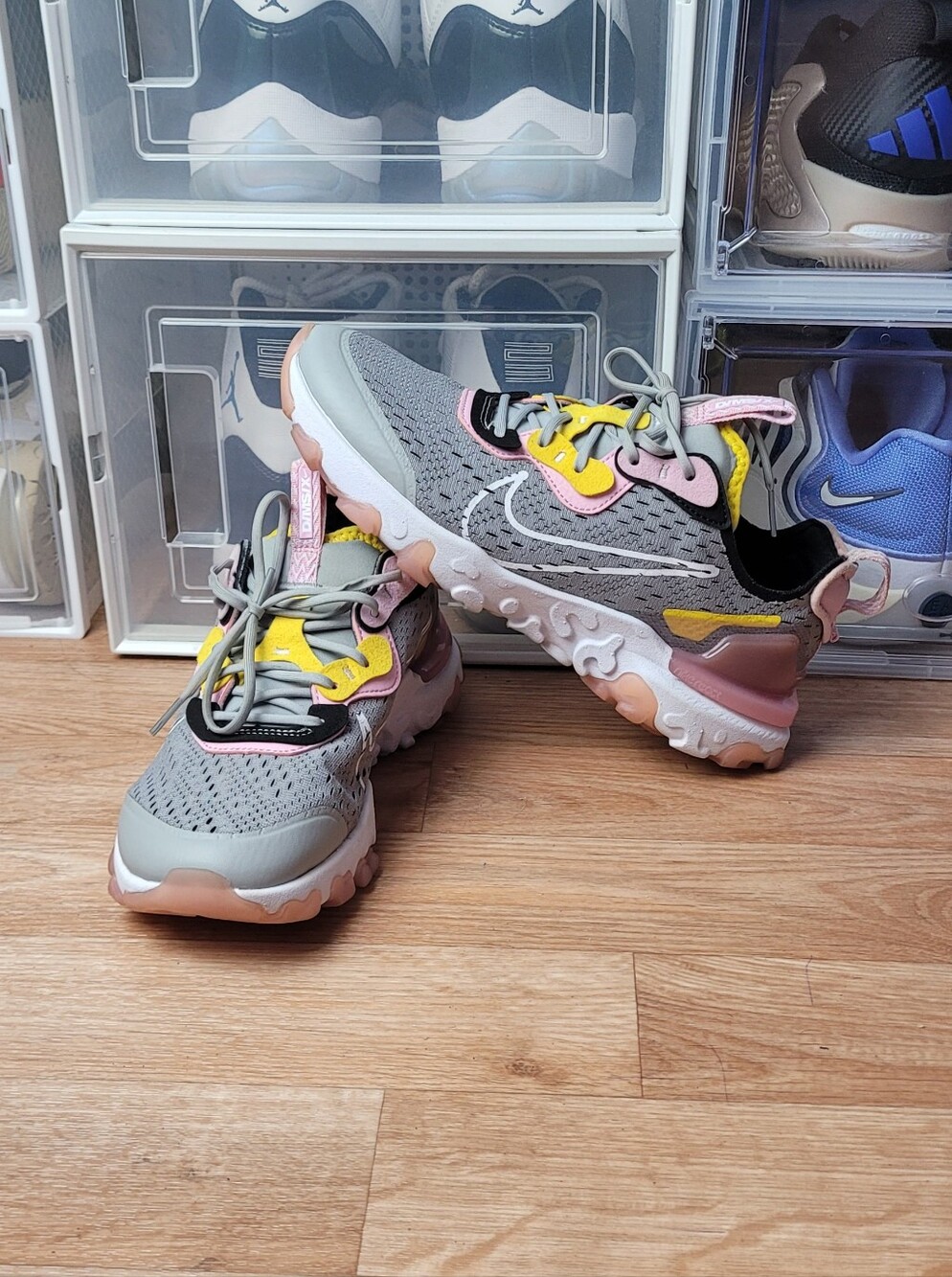 2020 Nike React Vision Light Smoke Grey White Pink Youth SZ 7Y ( CD6888-003 )
